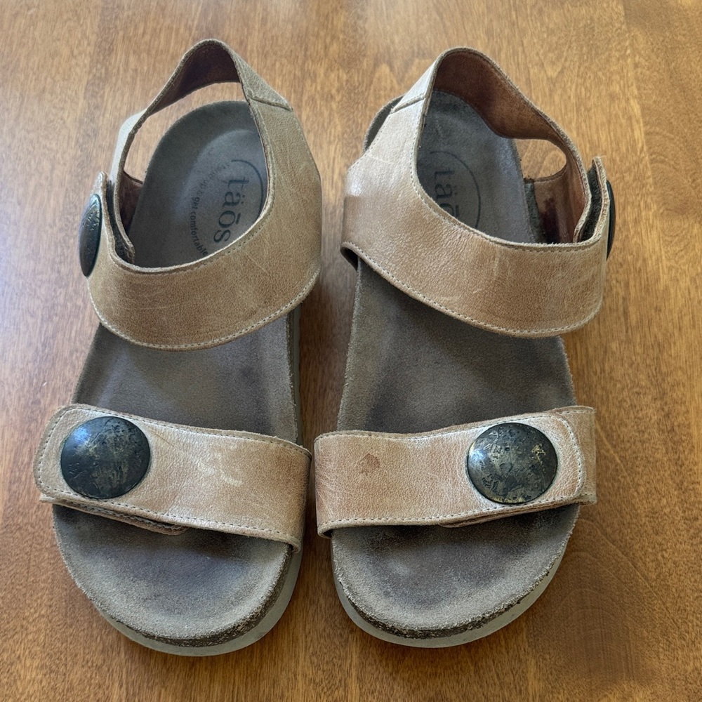 Taos Footwear Tan Leather Two-Strap Adjustable Sandals